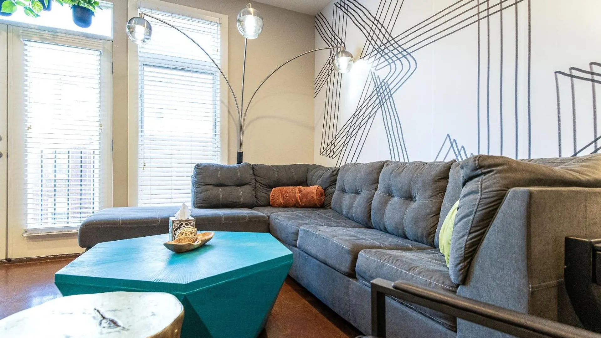 Nashville Condo - Near Music Row- Private Balcony Apartment